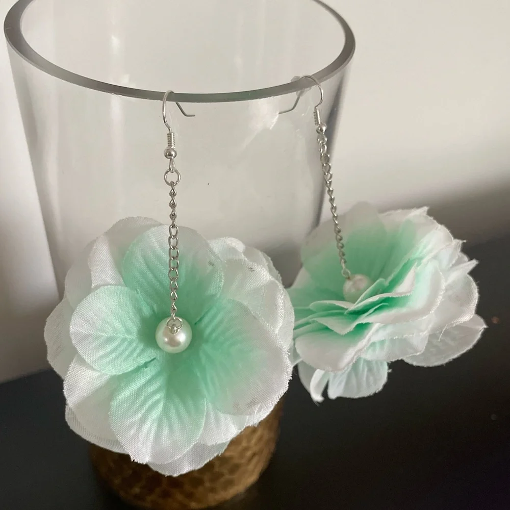 Urban Outfitters Flowers Dangle Earrings
